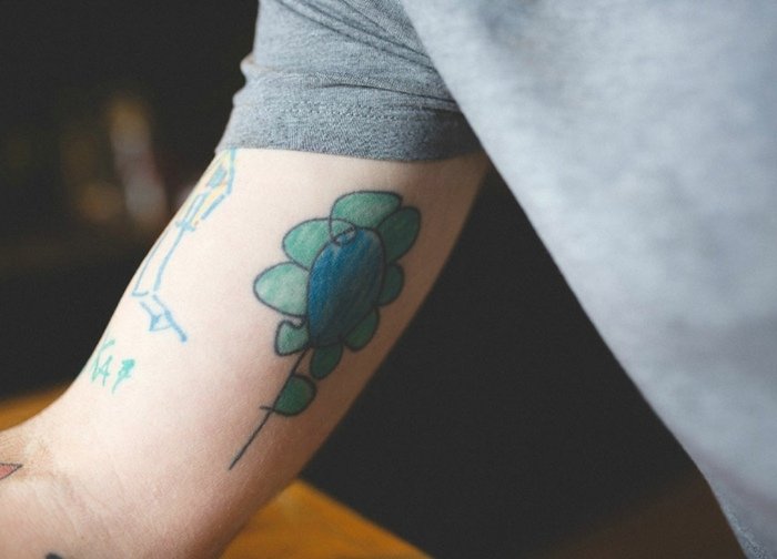 tatuering daisy blå grön idé design son kai