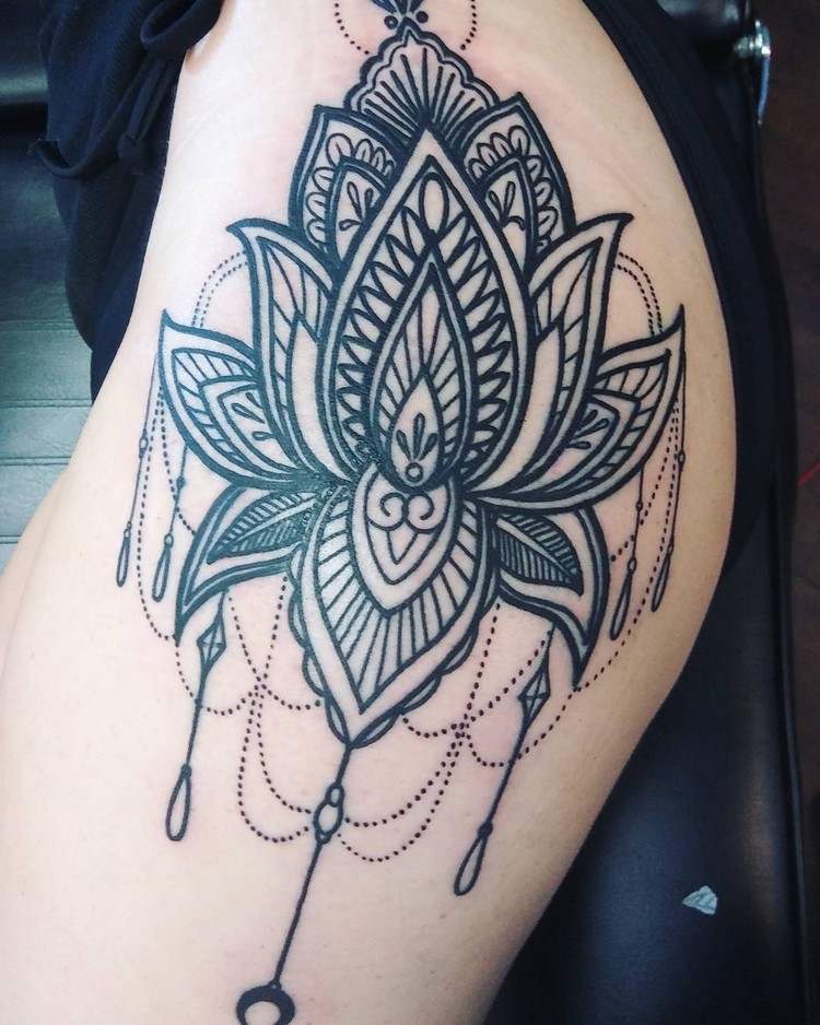 tatuering-idéer-kvinnor-höft-trend-tatueringar
