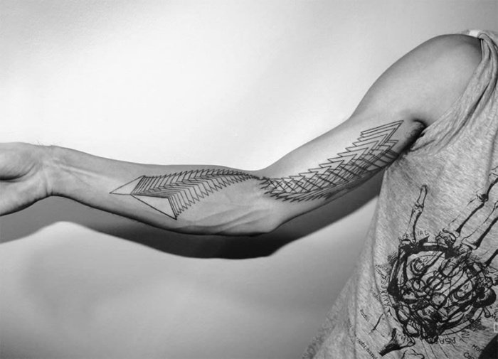 underarm-inuti-tatuering-idéer-för-män-geometriska-figurer-chaim-machlev