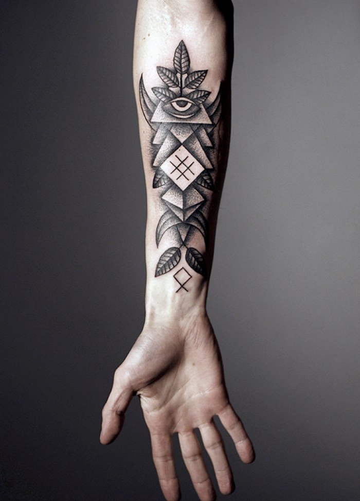 Underarm-tatuering-idéer-för-män-det-allvetande-ögat-Kamil-Czapiga