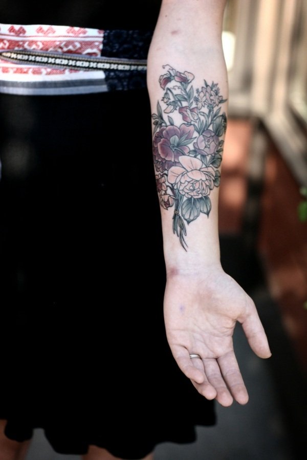 Tatuering idéer motiv blomma underarm kvinna
