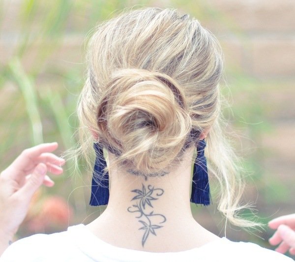 Tatueringsmotiv-kvinnor-idéer-hals-rygg