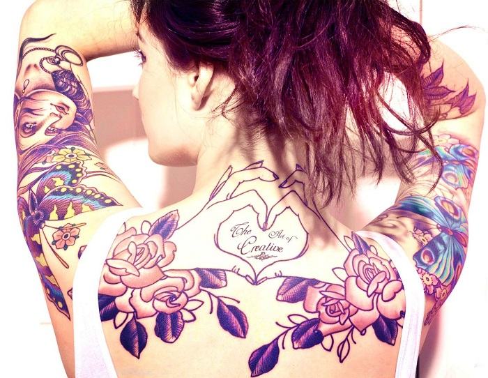Tatuering-idéer-motiv-axelblad-överarm-blommor