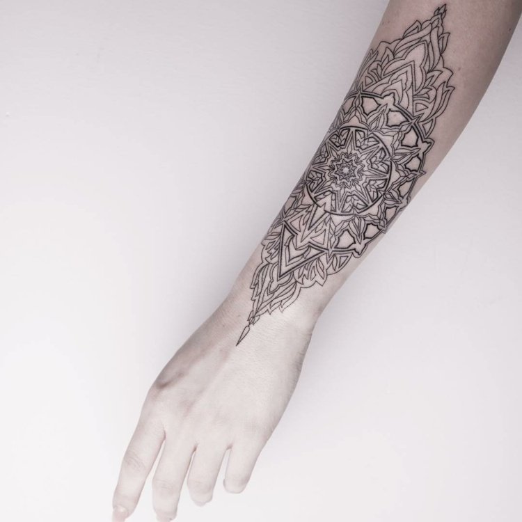 Vaders.DYE Tattoo Studio Hamburg Unterarm-Tattoo kvinnor tatueringstrender 2020
