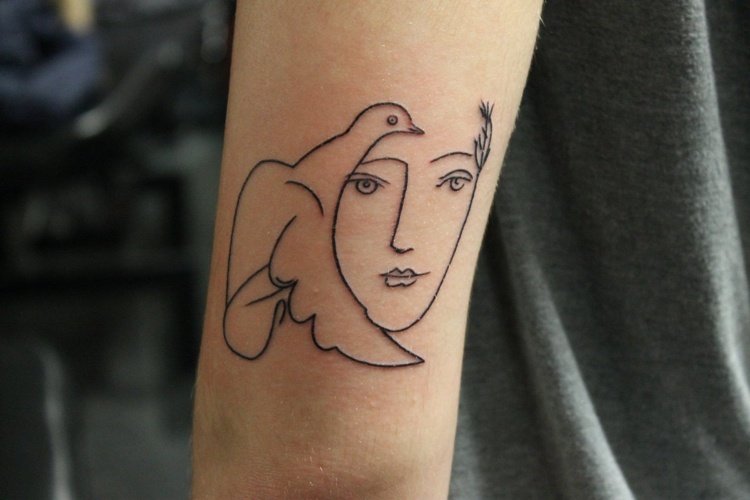 Picasso tatueringsmotiv kvinna ansikte duva trend 2019