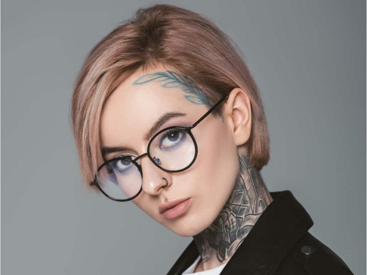 Hals tatueringar för kvinnor tatuering trender 2021