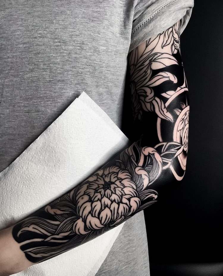 Blackwork tatuering trender 2021 ärm tatuering design för män