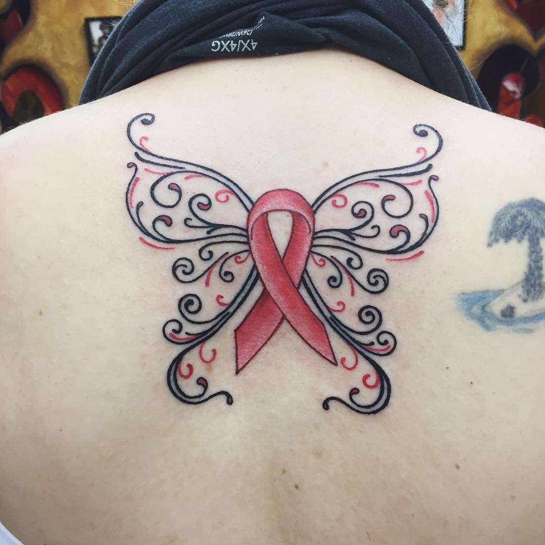 Tatueringar för kvinnor över 50 bröstcancer fjäril tillbaka tatuering idéer