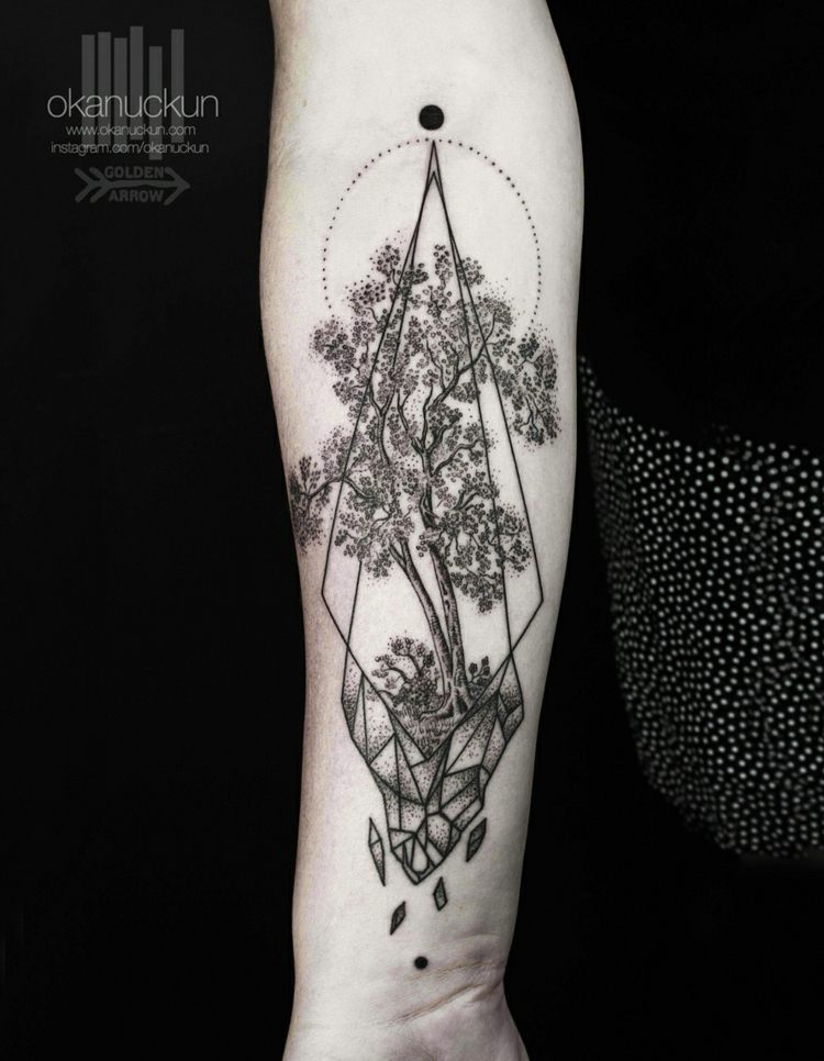 tatueringar med surrealistisk design prickar träd romantiska geometriska linjer