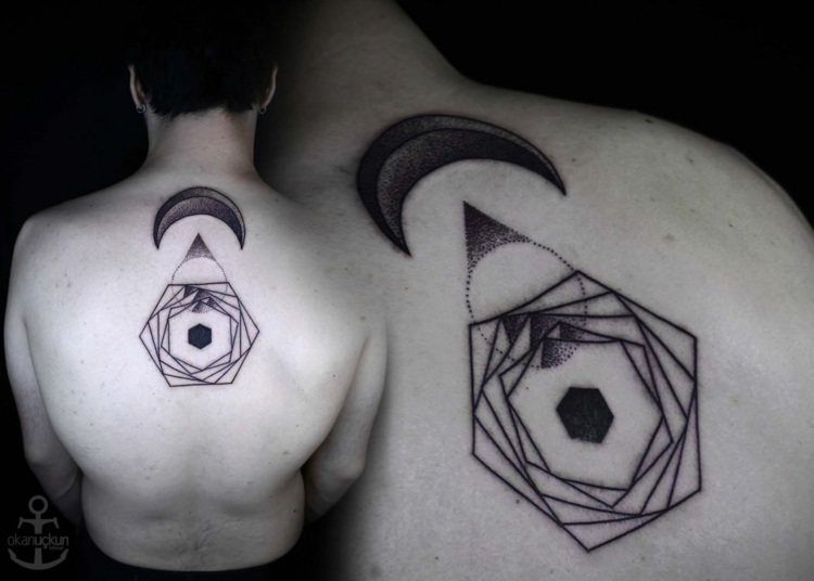 tatueringar-med-surrealistisk-design-halvmåne-geometrisk-idé