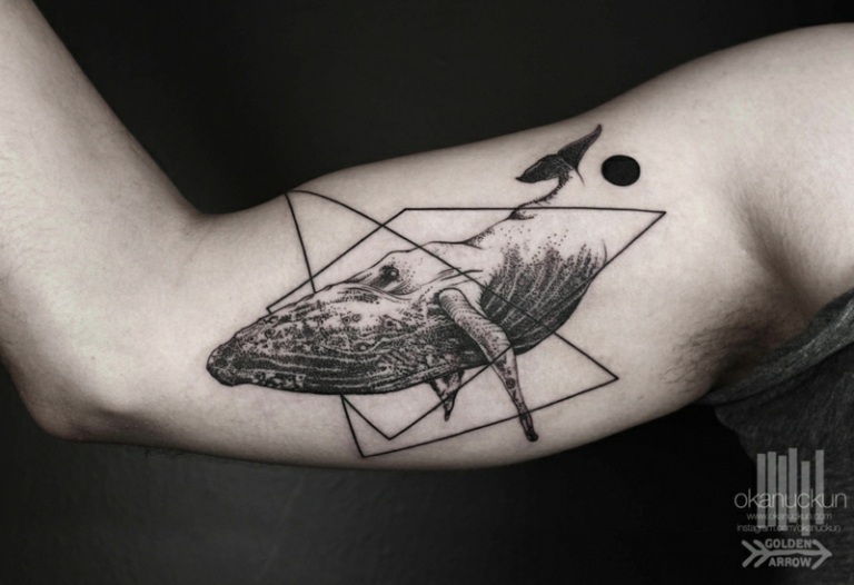 tatueringar med surrealistisk design val 3D -trianglar