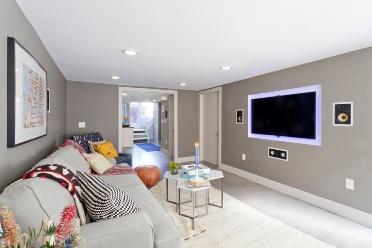 taupe-vägg-färg-vardagsrum-modern-multimedia-vägg