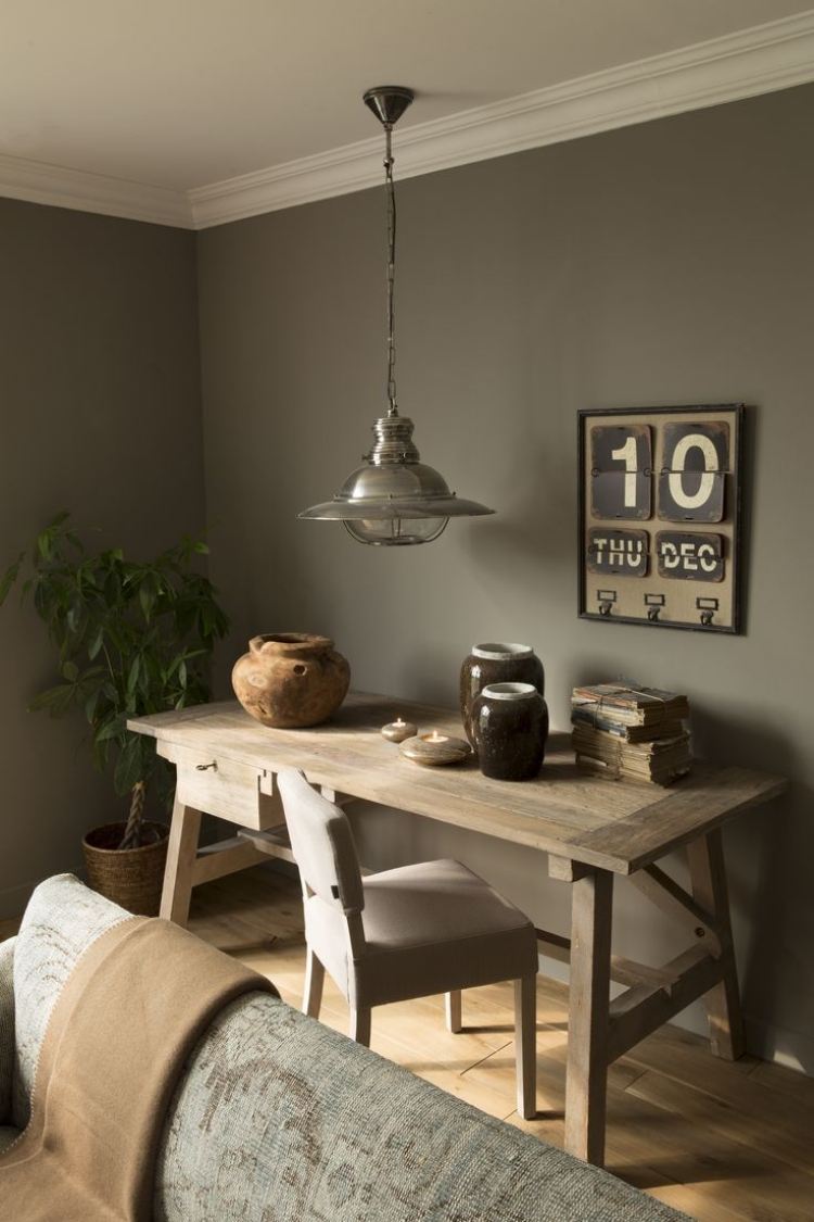 taupe-vägg-färg-rustik-möbler-trä-skrivbord