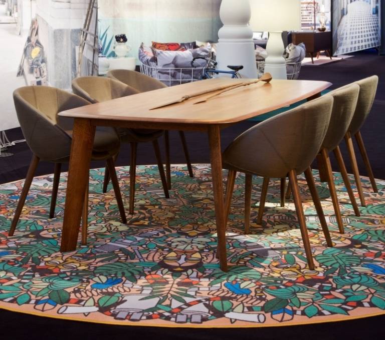 Mattedesign-matbord-stolar-klädsel-trä-interiör-modernt
