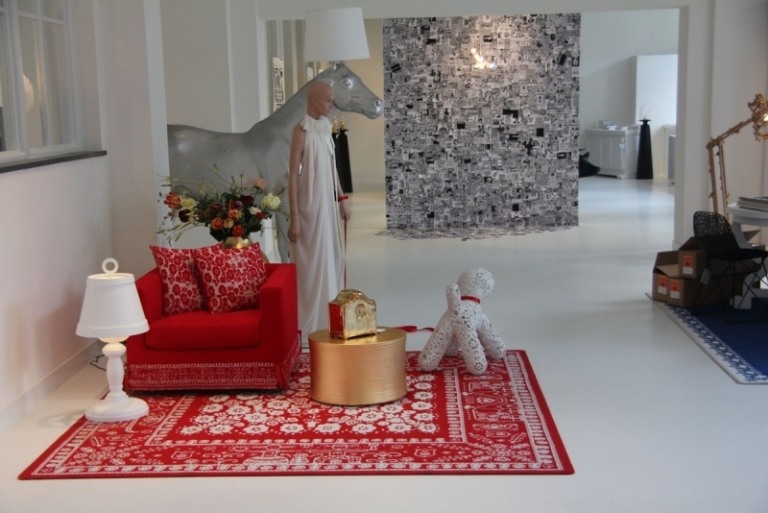 matt-design-moooi-designer-print-kvalitet-soffa-rött-mönster-bordslampa