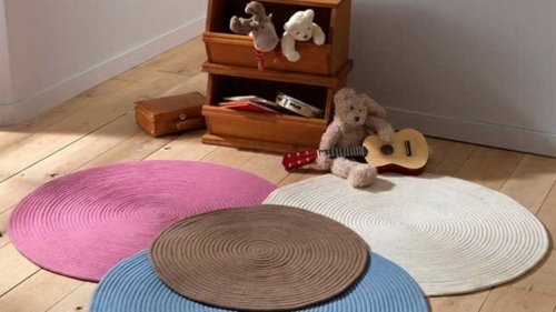 liten oval barnmatta