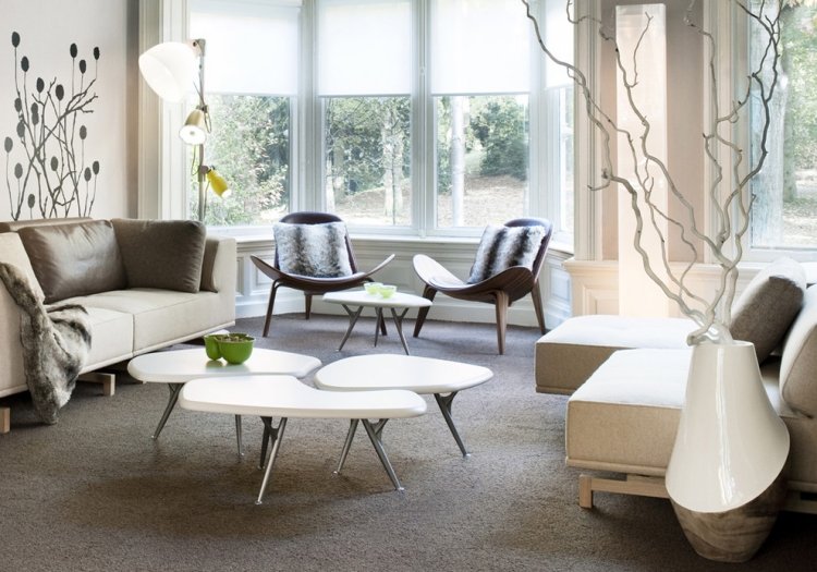 modernt-vardagsrum-grå-vit-matta
