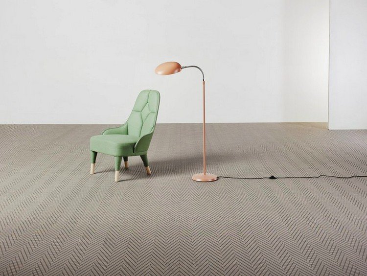 Matta-vinyl-tyg-fibrer-motiv-diagonala linjer-beige-GRAPHIC-HERRINGBONE-BEIGE-BOLON