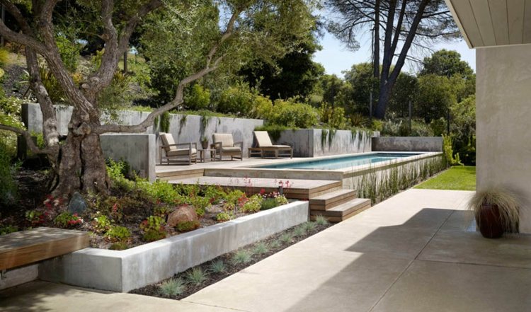 terrass-sluttning-långsträckt-form-pool-inspiration-steg-form-modern
