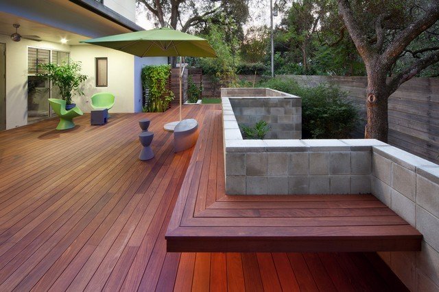 Skapa terrassidéer bänk modern bekväm betongparavent