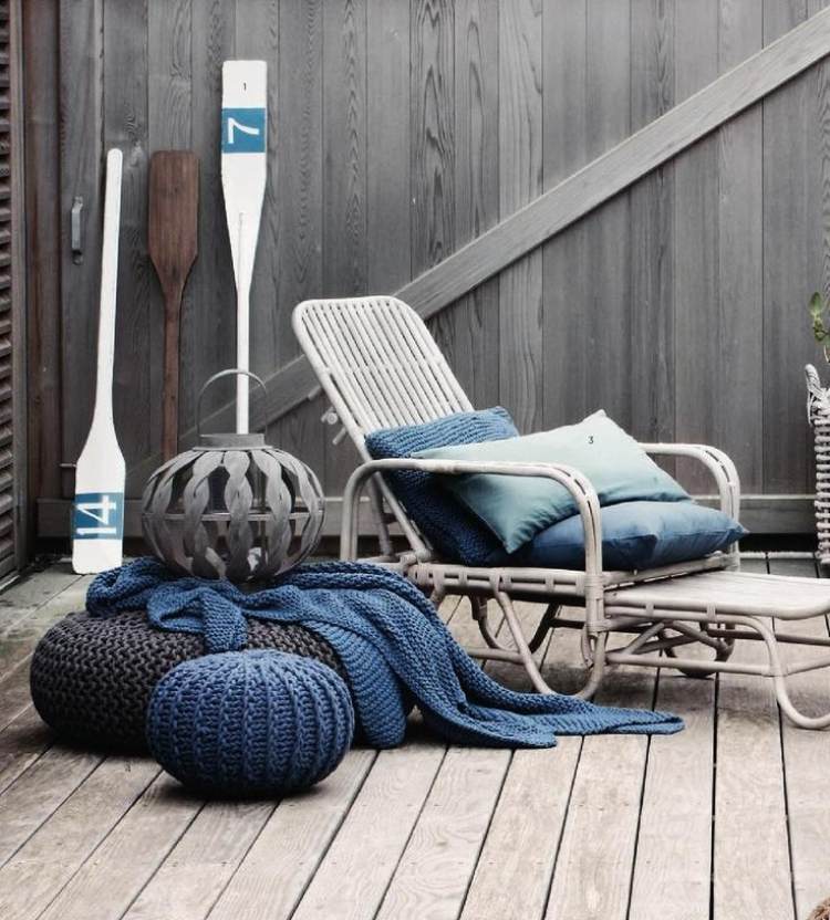 Inred terrassen -design-blå-segel-stickade-puffar-tak-dekoration-modern-sjöman-stil