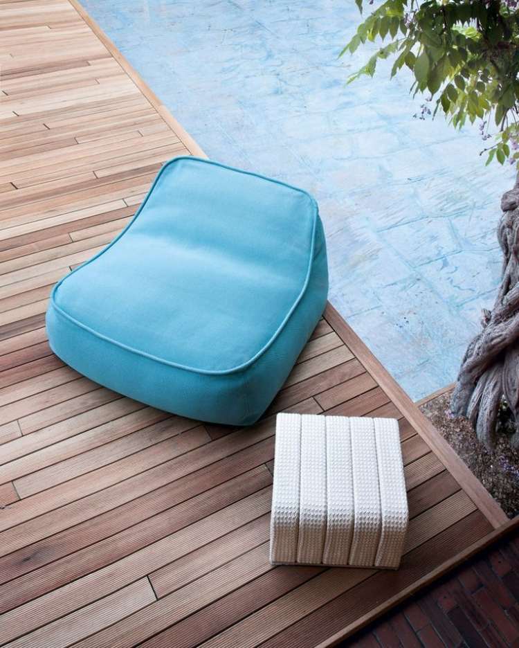 terrass-möblering-design-utomhus-område-pool-sittdynor-solstol-lounge-paola-lenti