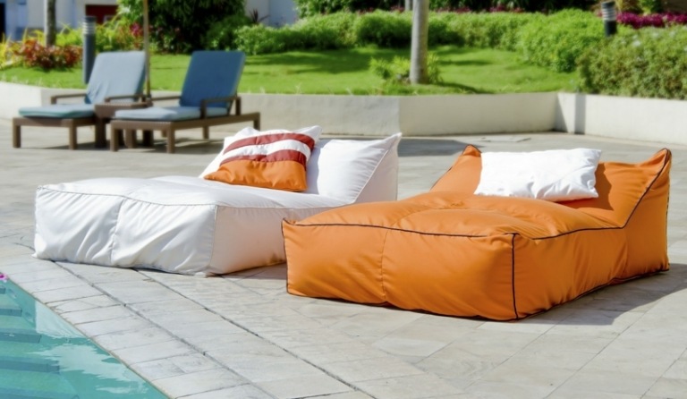 terrass inrättat beanbag idé chaiselonge lounge orange vitt poolområde