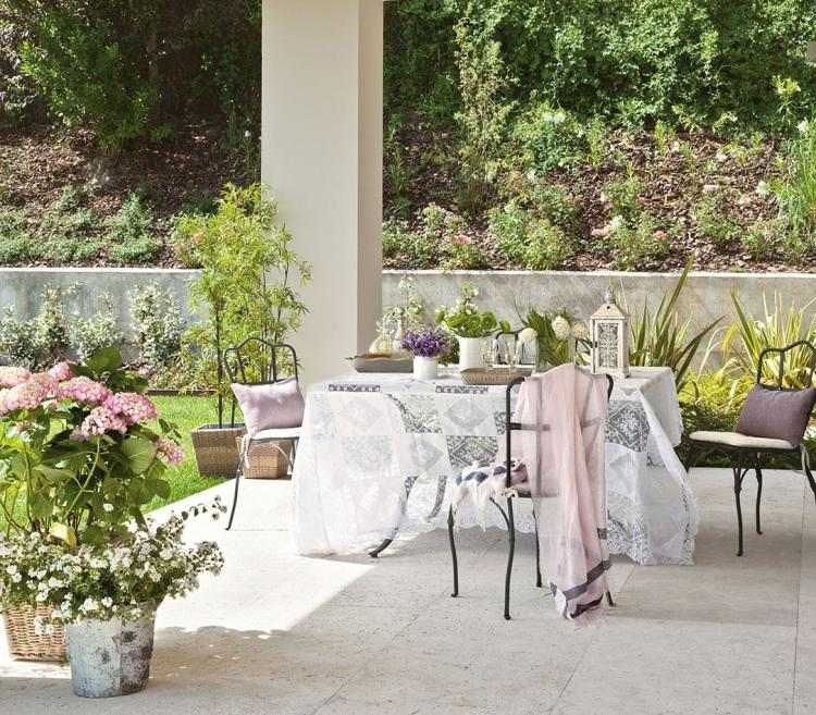 Terrassdesign 2015-smidesjärn-matsal-möbler-shabby-deco