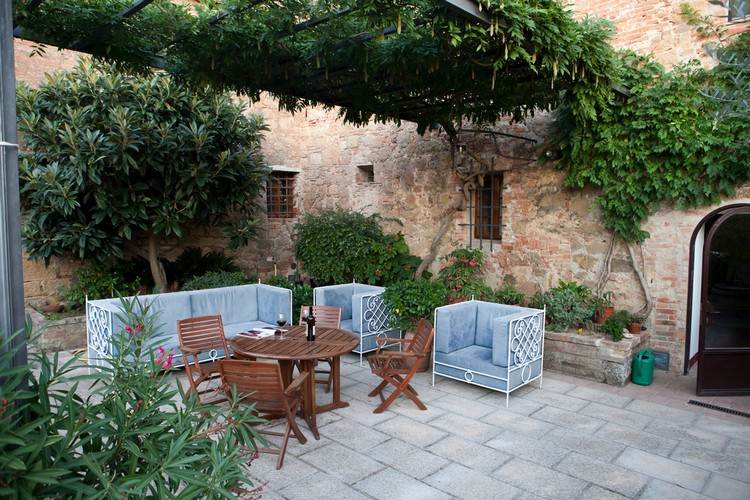 Medelhavet terrass plantera träd och perenner för Tuscany trädgård