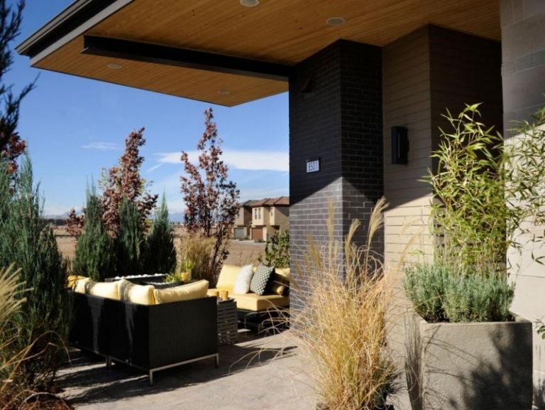 Terrass-balkong-cypress-krukväxter-design-idéer