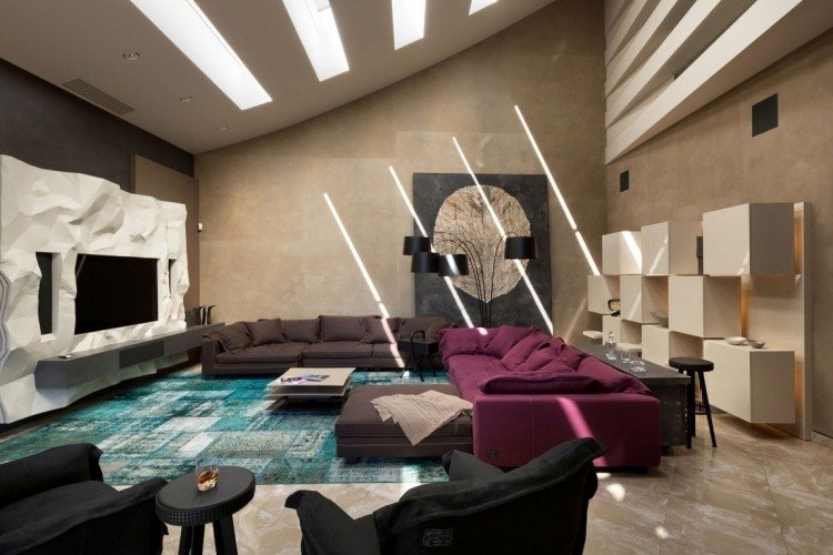 modern-arkitektur-hus-interiör-ljus-skugga-möbler-vardagsrum-pastellfärger