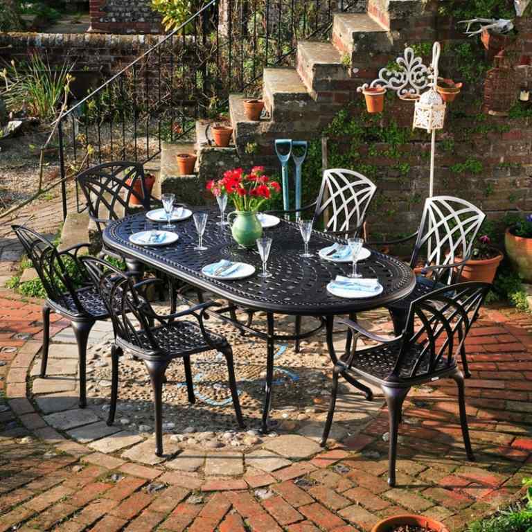 terrass och trädgård design matbord möbler metall romantiska trappor medelhavet