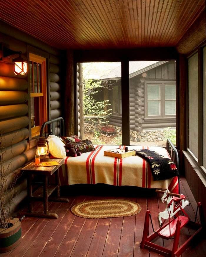 sängveranda slappna av röda möbler mattor trä