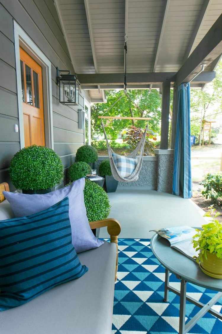 Terrass och veranda hängande stol-boxwood-bollar-utomhus-matta-gardin