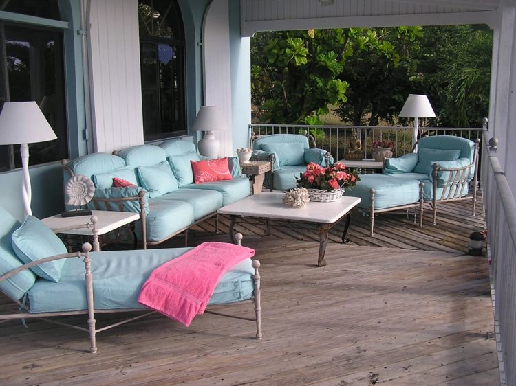 terrass design veranda ljusblå schäslong soffa fåtölj