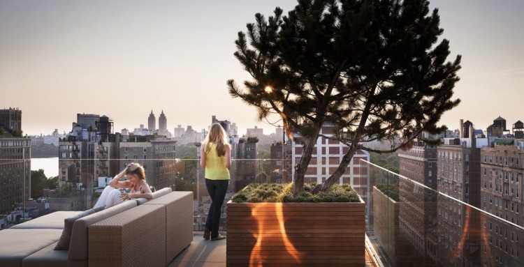 terrass-design-tak-terrass-stad-lägenhet-utsikt-sittplatser-träd