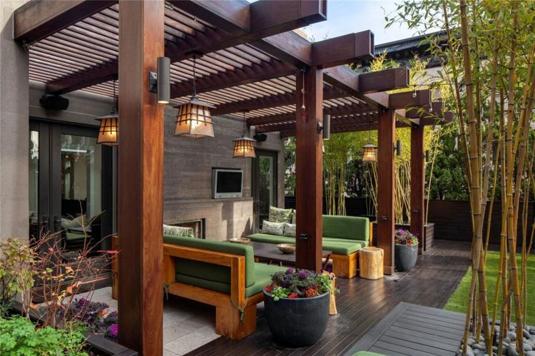 idéer terrasser pergola balkar trä trädgårdsmöbler gröna sittdynor