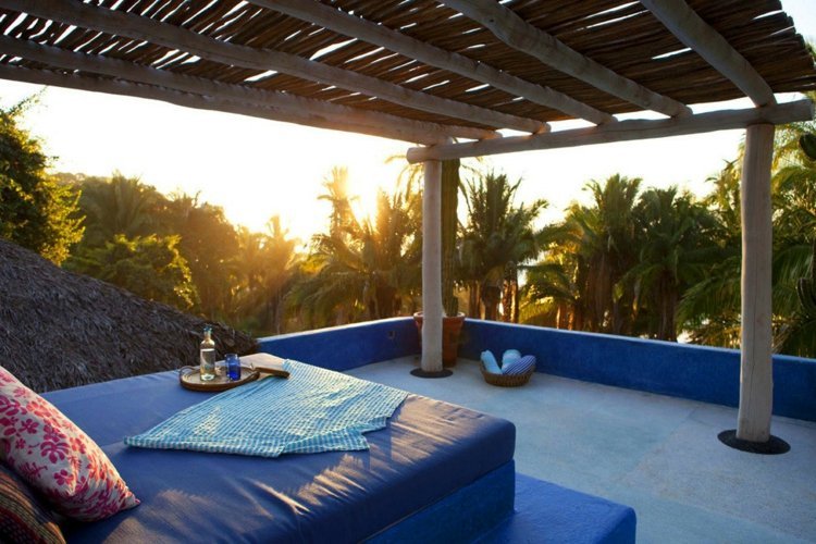 terrassidéer dag säng blå pergola exotiska stilkolumner