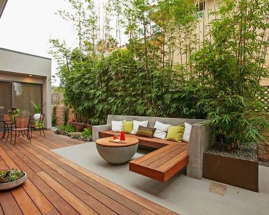 terrass idéer trädgård bambu växter sekretess skärm betong trä bänk bord