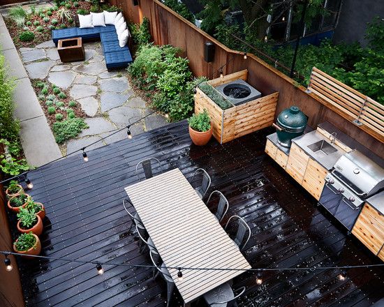terrass innergård design trä golvbrädor sten plattor utomhus kök matbord