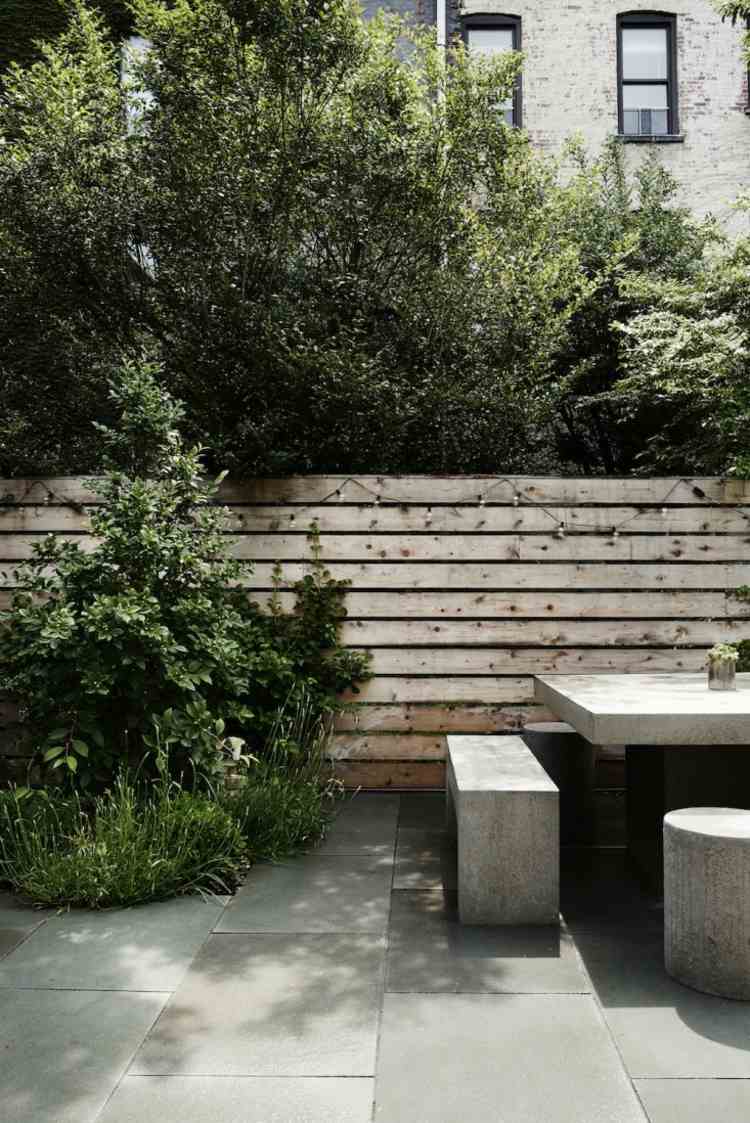 terrass och trädgård design staket-bambu-kakel-blåsten-sittgrupp