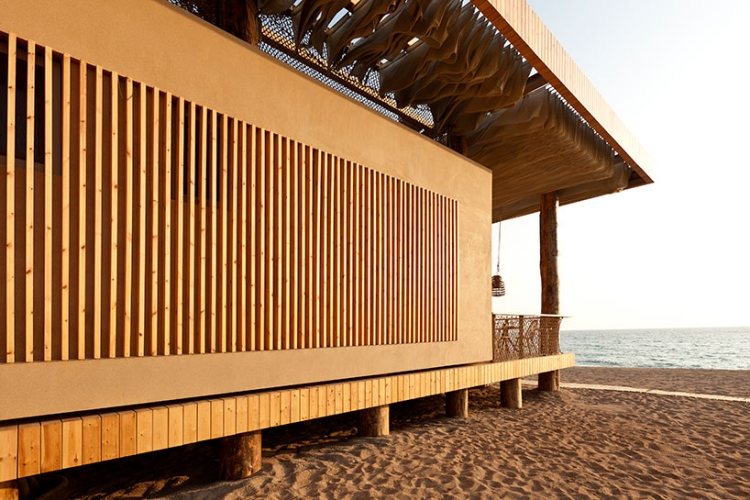 Terrass tak-trä-skuggning-strand-modern-design-arkitektur-havsutsikt