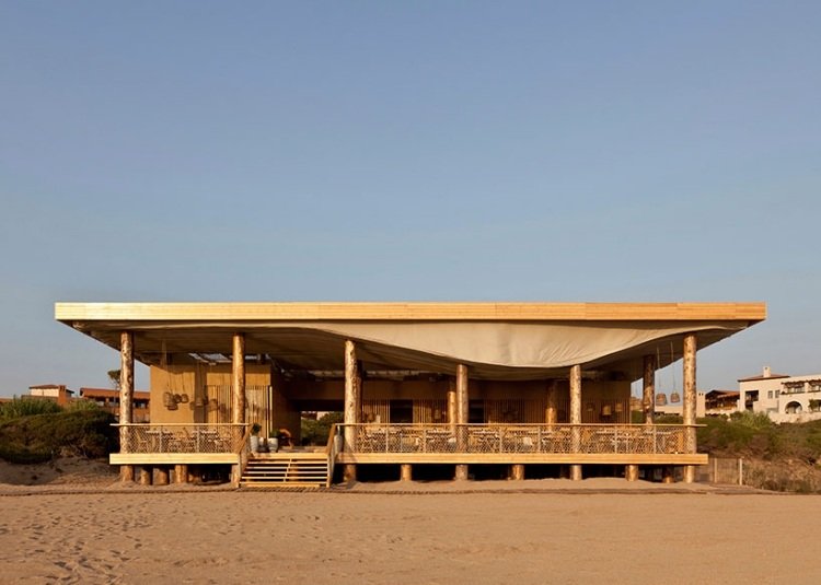 Terrass tak av trä -skugga-strand-modern-arkitektur-naturlig