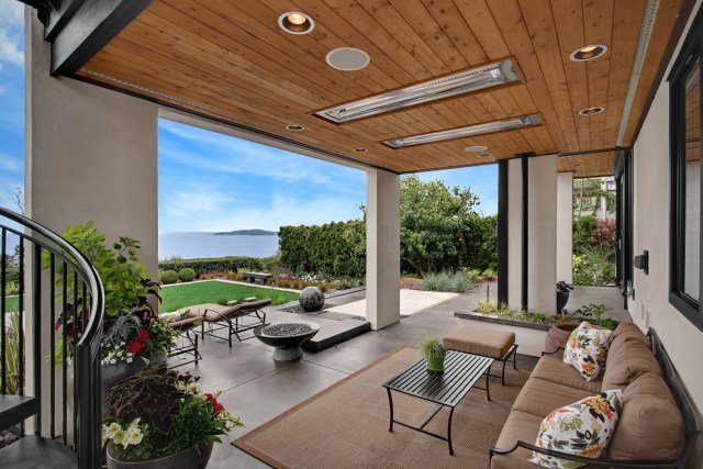 täckt terrass trä stål modern sittgrupp