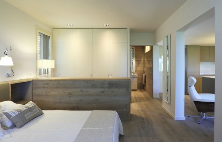 Terrass tak-design-korgverk-sovrum-vitt-öppet-trägolv-enkelt