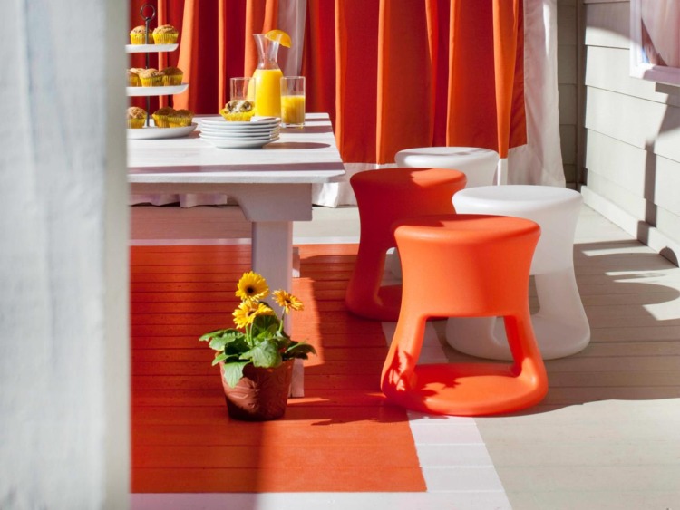 måla terrassgolvet med färg orange vit måla golvbrädan