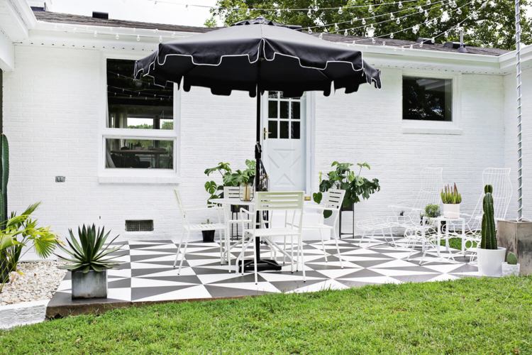 terrassgolv med färgform ritning svartvita trianglar