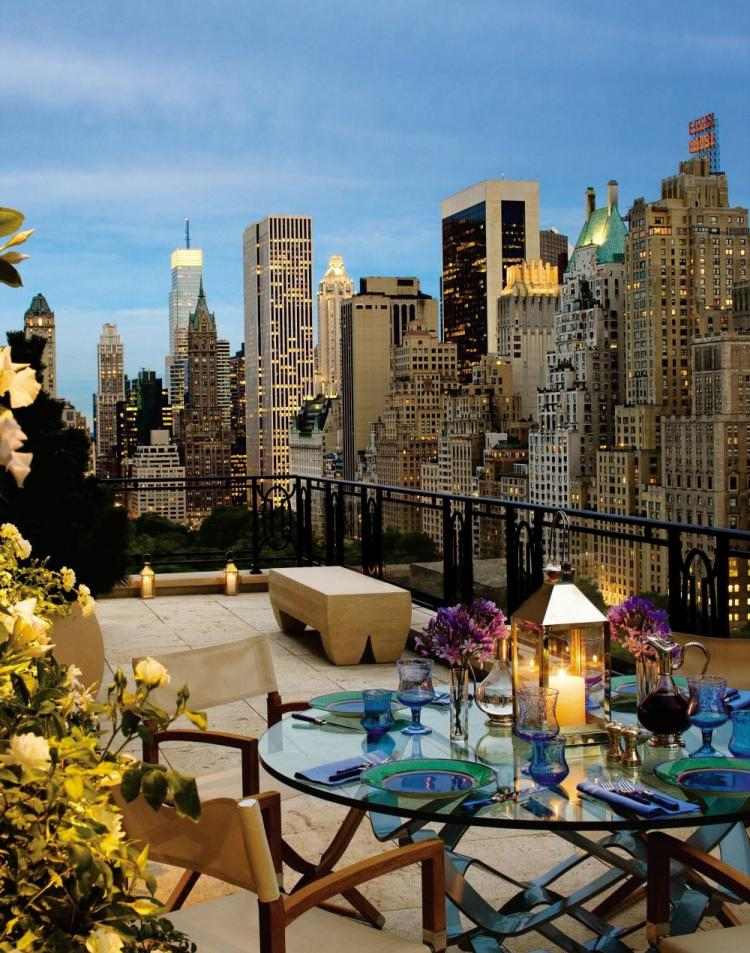 terrass-design-2015-idéer-deco-city-lägenhet-kväll-ljus-ljus-romantisk-bord-tak-terrass