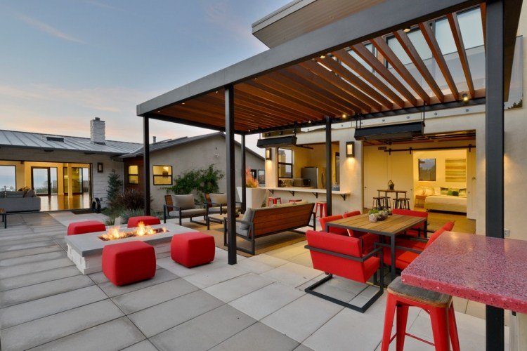 idéer-terrass-design-bilder-fristående-tak-röd-möbler