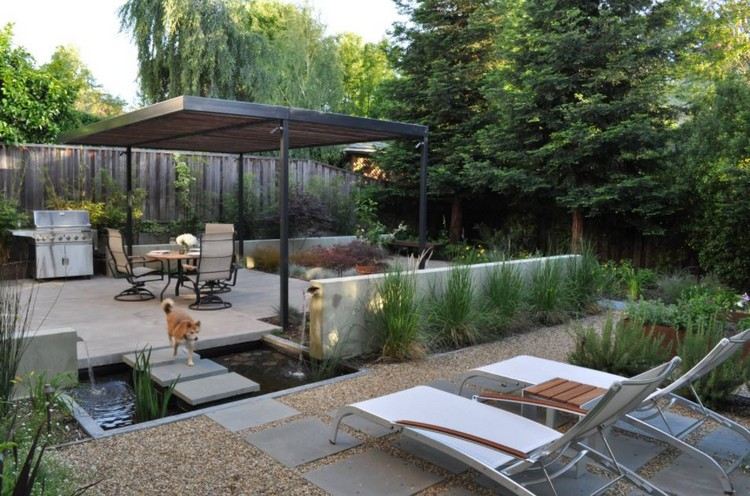 Solstolar skapar en terrass med en relaxavdelning